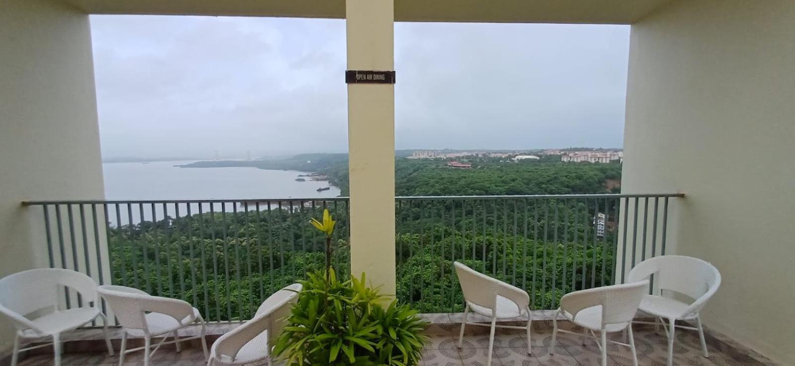 Good Stay 2Bhk Pool Apartment 10 Mins From Dabolim Airport Goa 102 Consua Exteriér fotografie